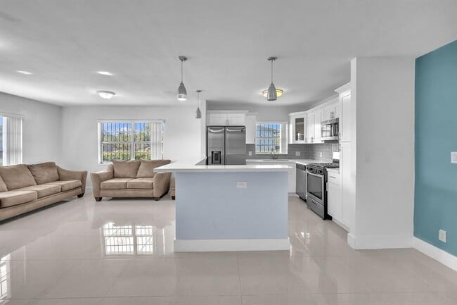 Foto del edificio - 17115 NW 12th Ct