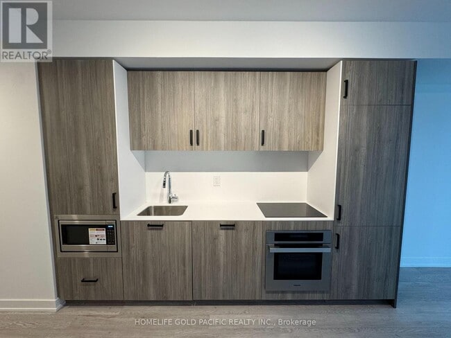 Building Photo - 88 Queen St E