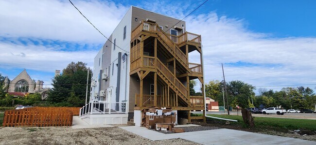 Foto del edificio - 429 E 9th St