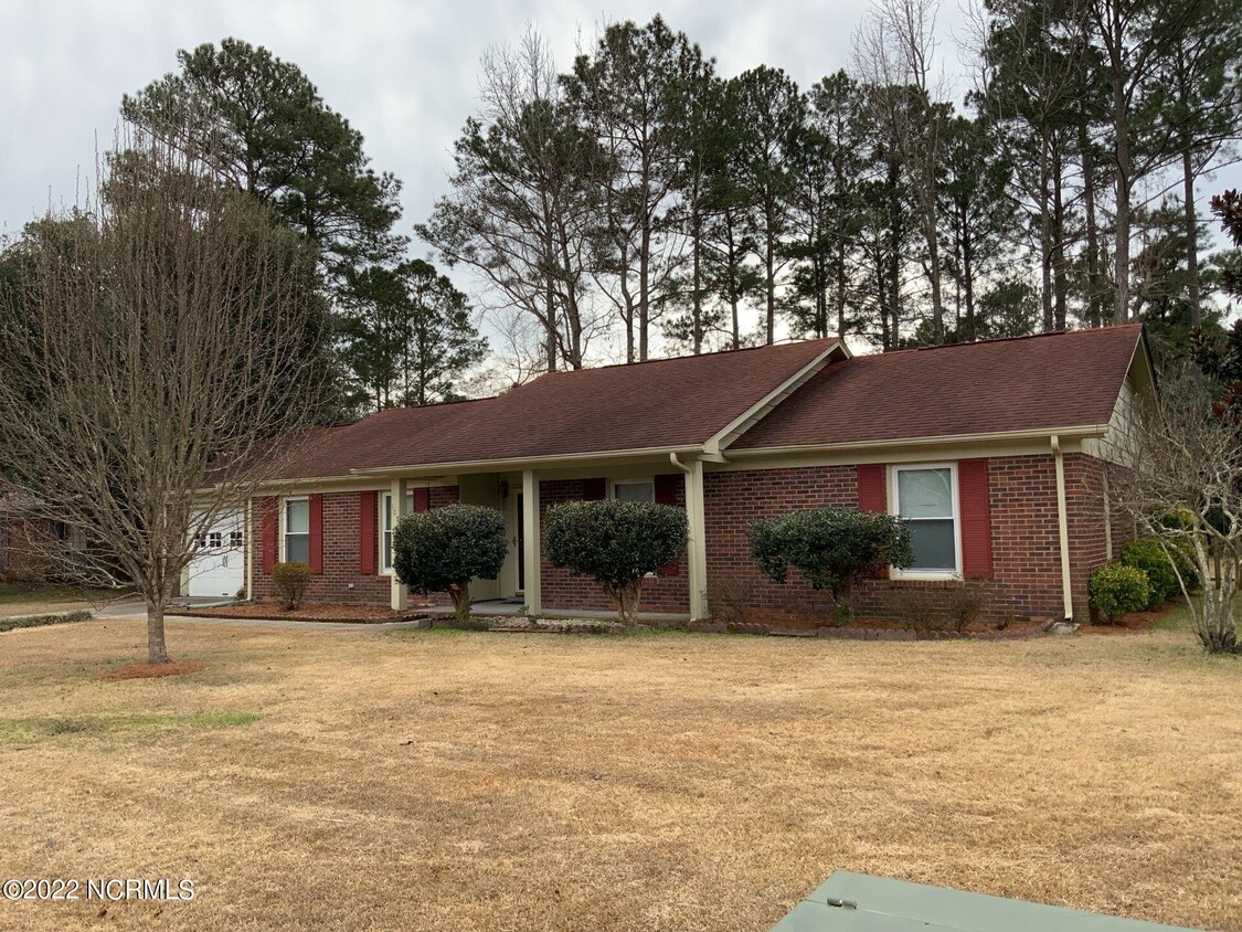 Primary Photo - 107 Valencia Dr