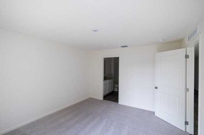 Foto del edificio - 664 Hillview Lp