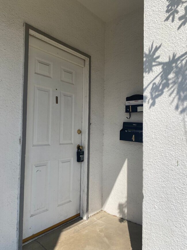 Building Photo - Nice Apartment In Great Neighborhood