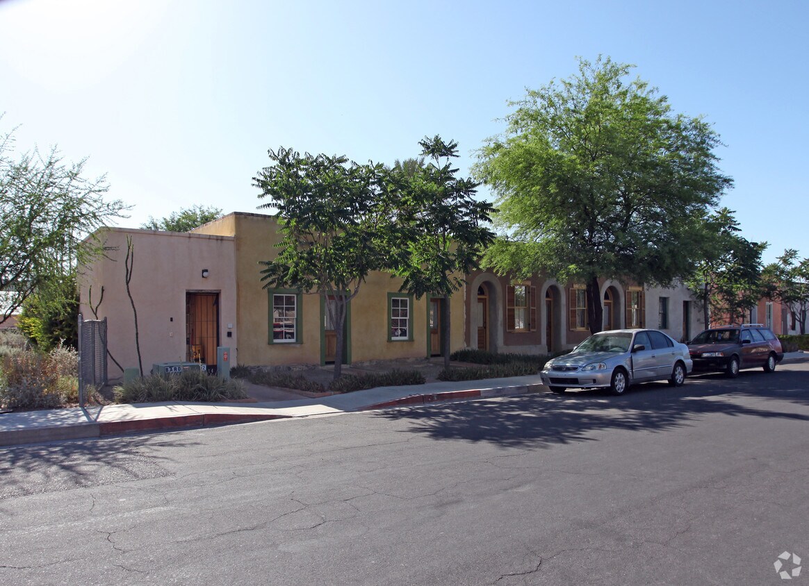 Foto del edificio - 600-616 S Convent Ave