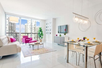 Building Photo - 485 Brickell Ave