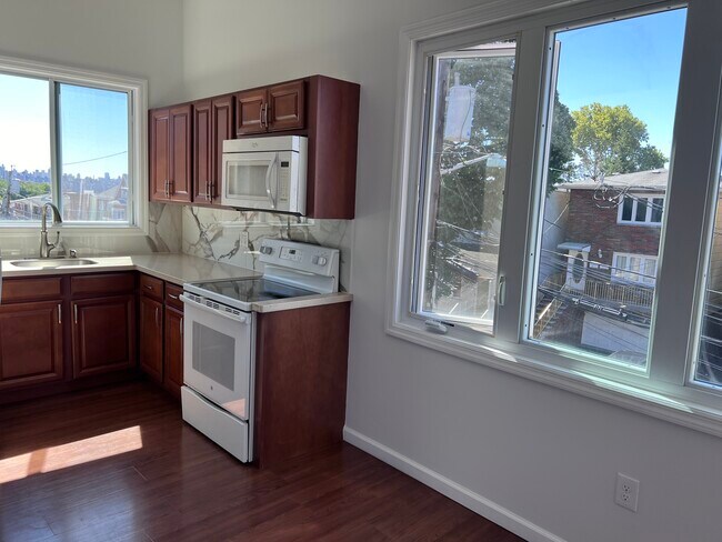 Building Photo - 231 Riverview Pl
