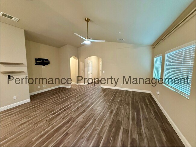 Foto del edificio - Charming 4 Bed/2 Bath SW Home w/ Solar & $0 Deposit Option