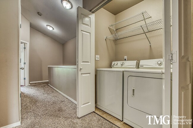 Foto del edificio - Beautiful 3 bed 2.5 Bath Townhome in Hillsboro