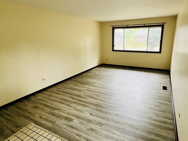 Building Photo - 1215 Fulton Dr