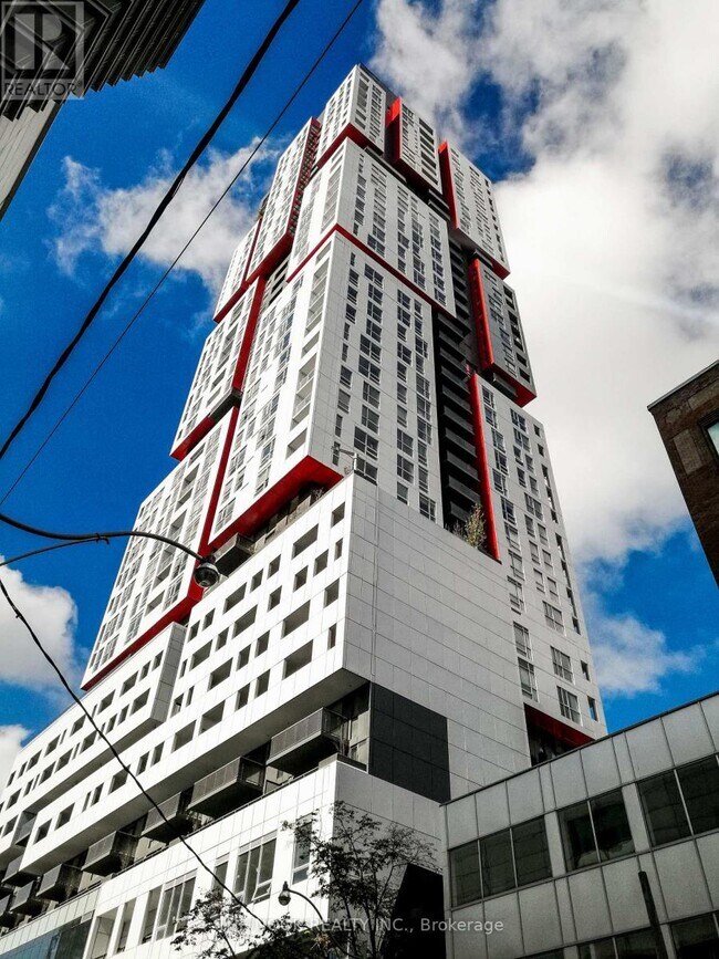 Photo du bâtiment - 318 Richmond St W