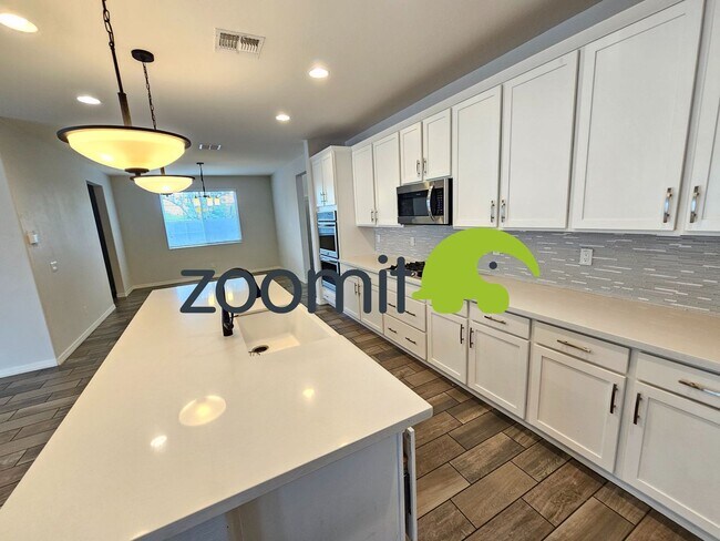 Foto del edificio - Wonderful 5 bedroom home **Coming Soon May 2026***