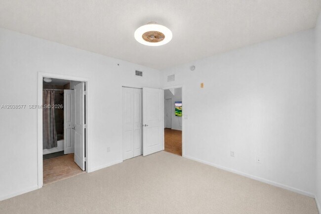 Foto del edificio - 5880 W Sample Rd