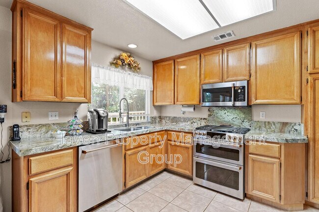 Foto del edificio - 2866 Valcourt Way