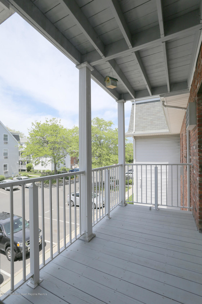 Building Photo - 75 Whitefield Ave