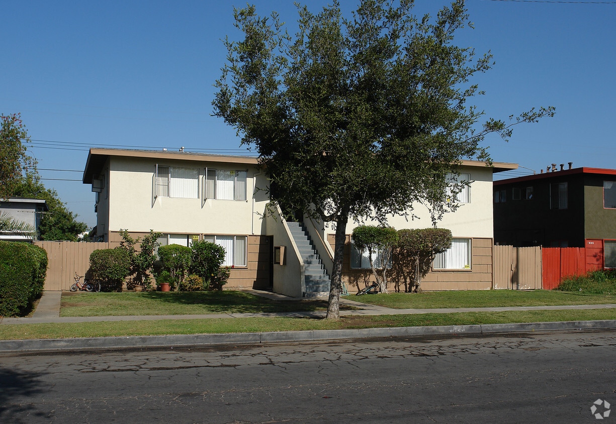 Foto principal - 2612 S Rosewood Ave