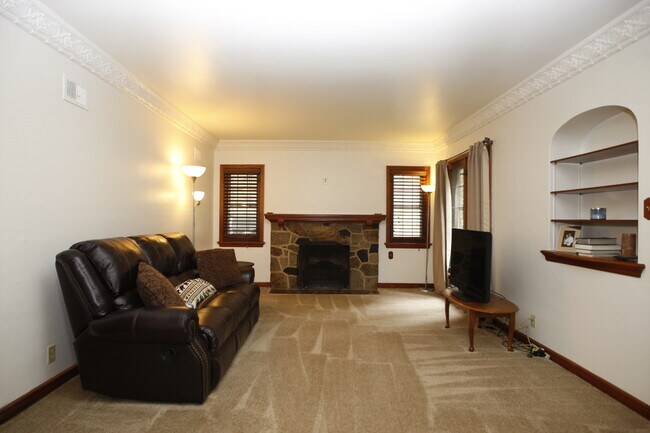 Sala de estar - 2358 N 114th St