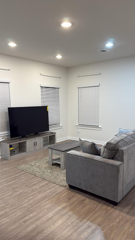 Building Photo - 365 Lorien Way