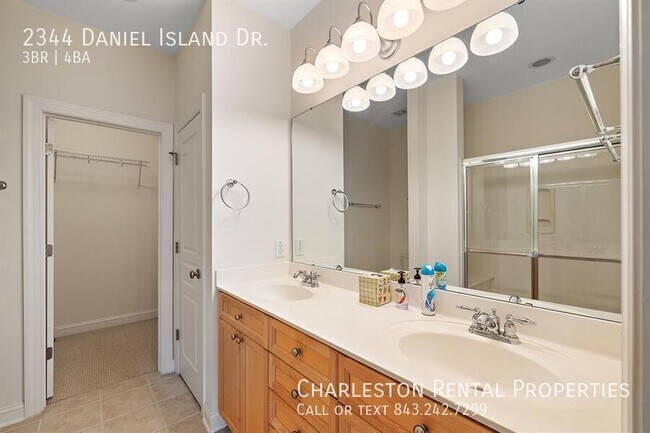 Building Photo - 2344 Daniel Island Dr
