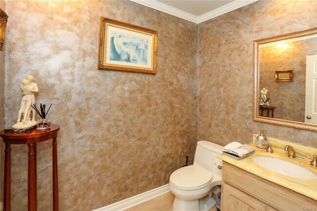 Building Photo - 1423 South Beverly Glen Boulevard Apt #D, ...