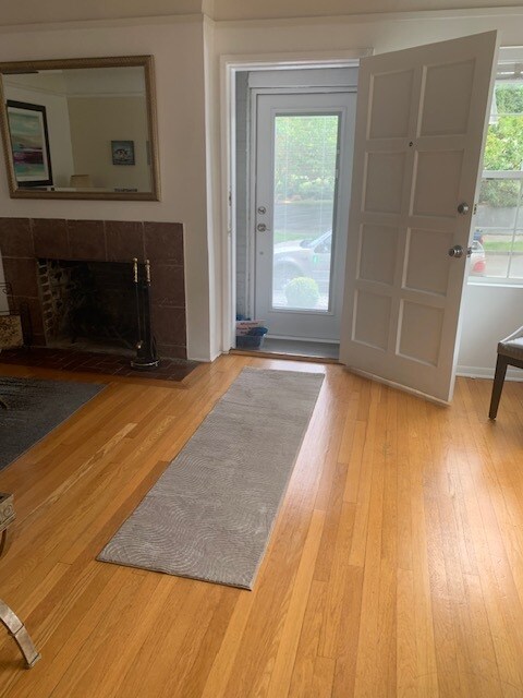 Entrada de la puerta principal - 5914 S Carver St