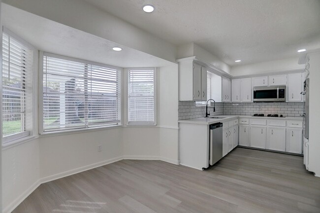 Building Photo - 6227 Leaf Arbor Dr