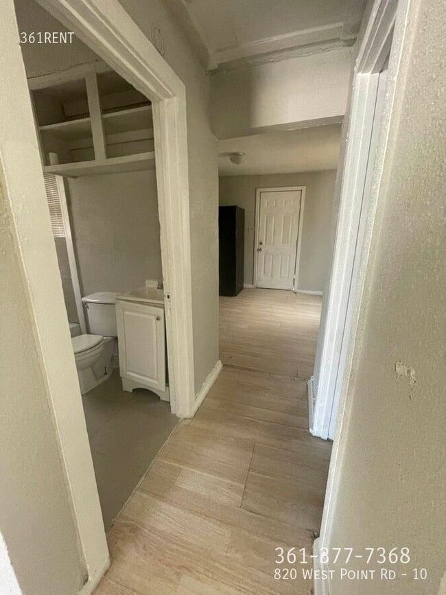 Foto del edificio - 820 W Point Rd