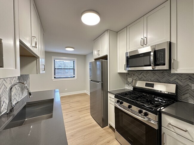 Building Photo - 535 W Aldine Ave