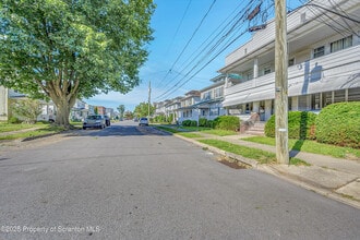 Building Photo - 398 Winola Ave