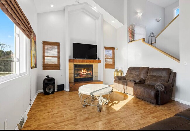 Foto del edificio - 6031 Boxwood Dr