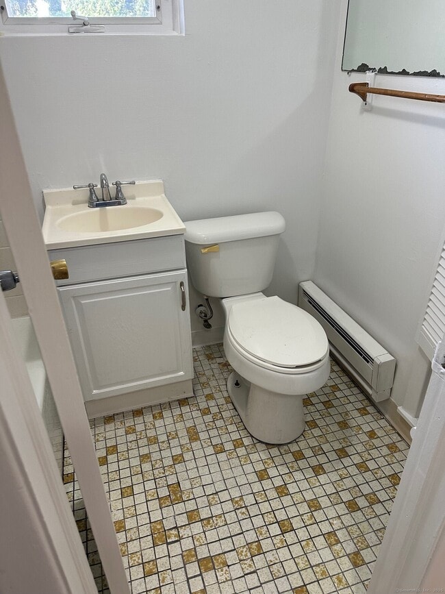 Building Photo - 379 Derby Ave