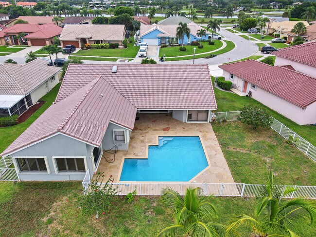 Foto del edificio - 6671 Lake Loran Way