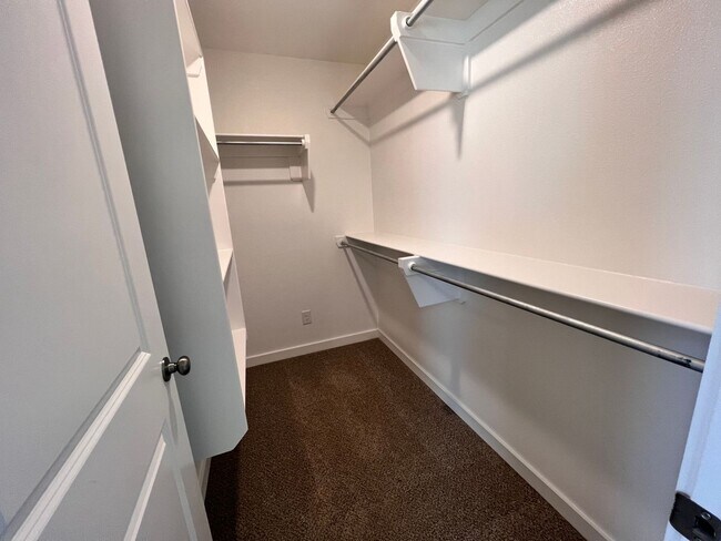 Foto del edificio - !!!! Corner lot, New Construction in FISD