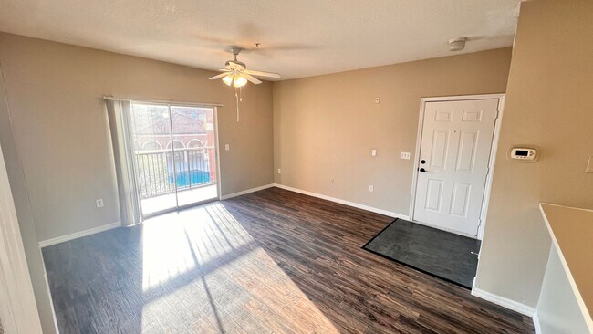 Foto del edificio - Charming 2-Bedroom Condo for Rent in Metro...