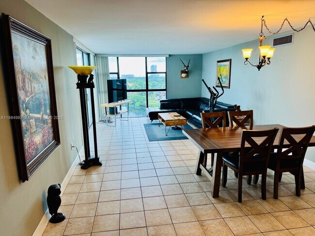 Foto del edificio - 3701 N Country Club Dr