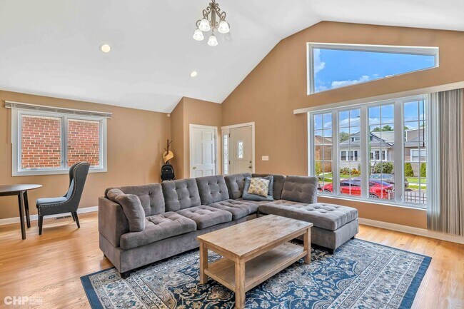 Foto del edificio - 2931 N Rutherford Avenue
