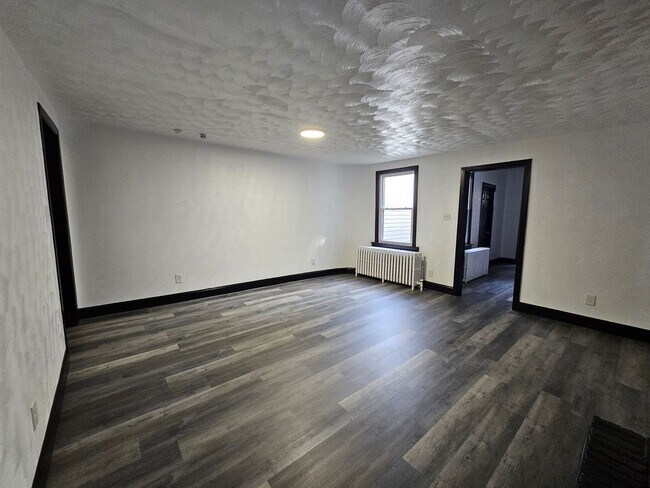 Building Photo - Fully Updated 3 bedroom 1 bath house for rent in the South Side Flats