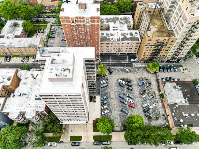 Building Photo - 6150 N Kenmore Ave