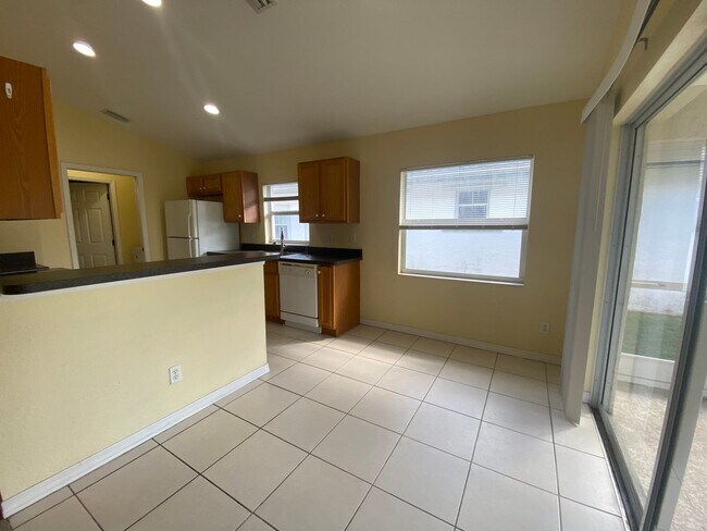 Foto del edificio - 487 Winwood Ct