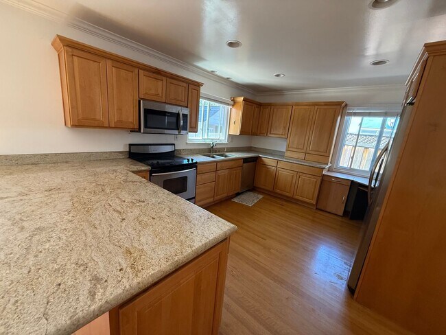 Foto del edificio - Stunning 3 Bed 2 Bath Home | Spacious Back...