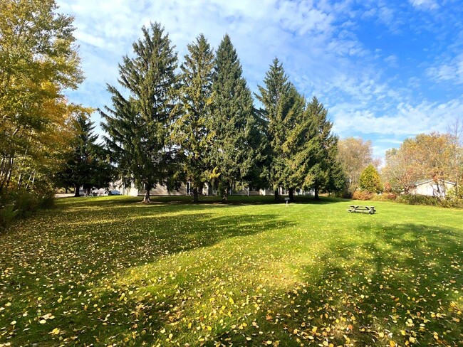 Foto del edificio - Mackinaw Apartments