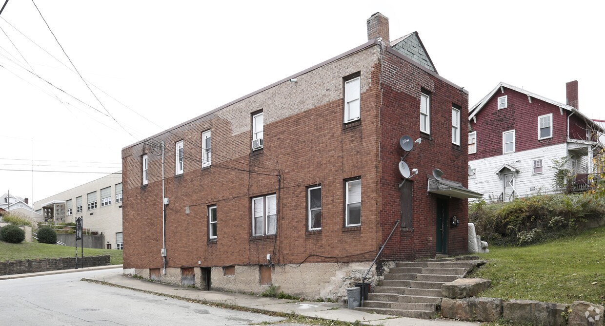 172 E Main St, Uniontown, PA 15401 Apartments in Uniontown, PA