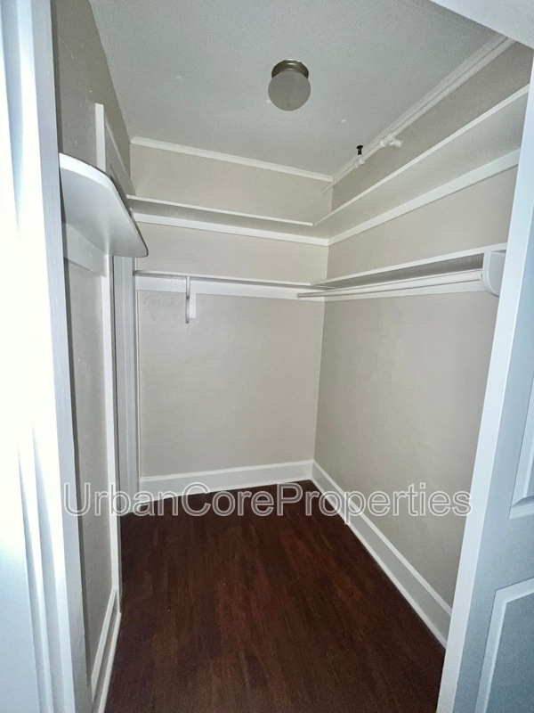 Building Photo - 216 5th Ave N