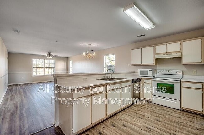 Building Photo - 1192 River Oaks Dr