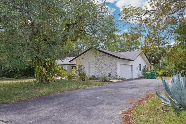 Building Photo - 155 Old Tamiami Trail