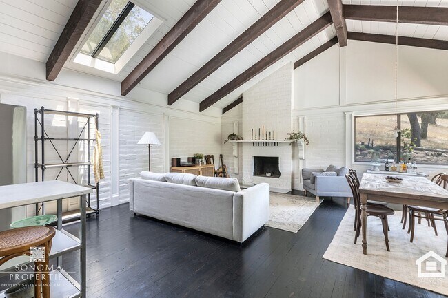 Foto del edificio - Wine Country Living in Spacious Glen Ellen...