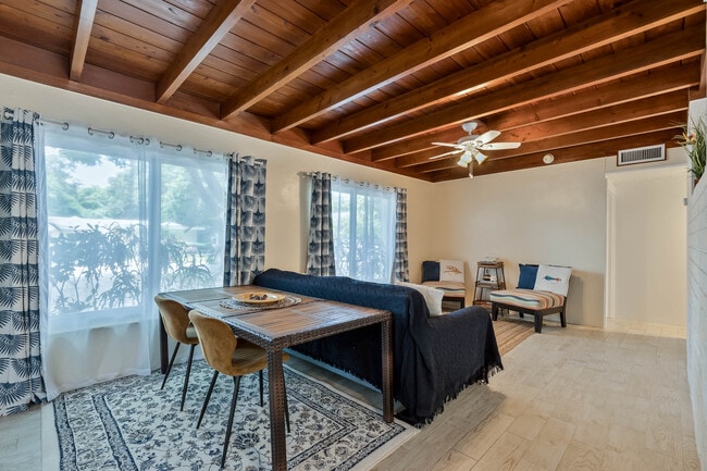 Building Photo - 129 S Hammock Rd