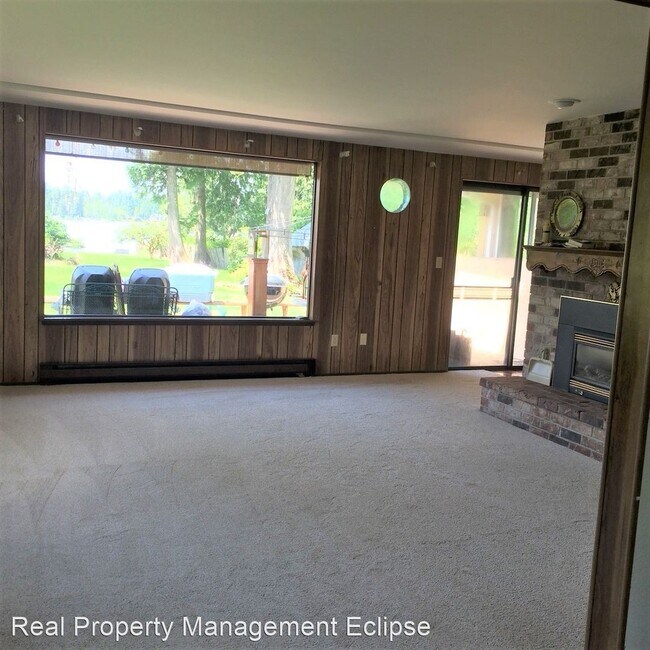 Building Photo - 2 br, 2 bath House - 10903 E. Lake Joy Dr. NE