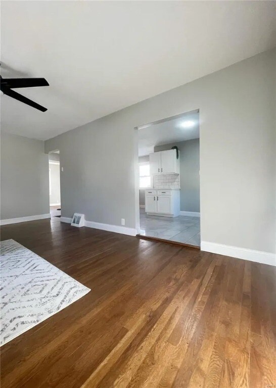 Foto del edificio - 1349 Kraft St