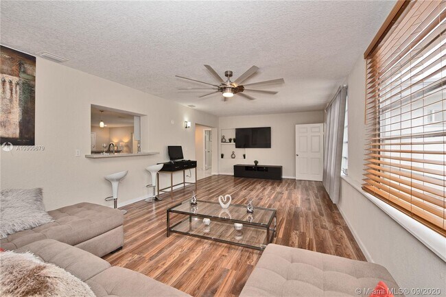 Foto del edificio - 5300 Pierce St