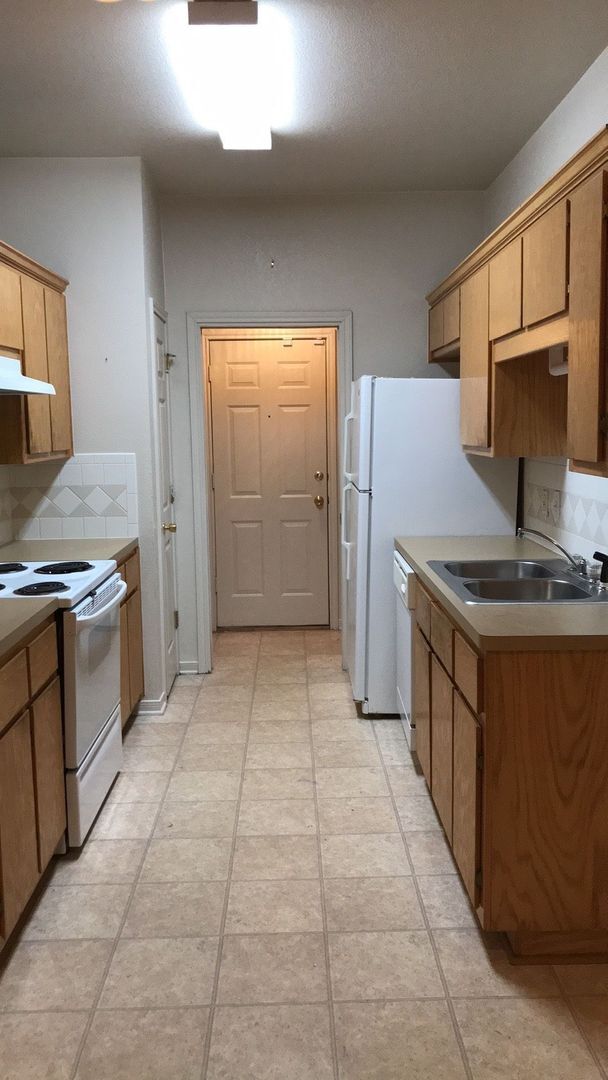 Foto del edificio - COMING SOON!