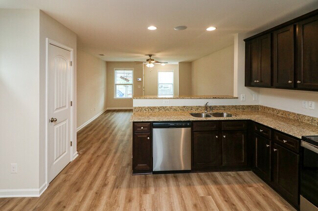 Kitchen - (view 1) - 187 Silver Run Pl